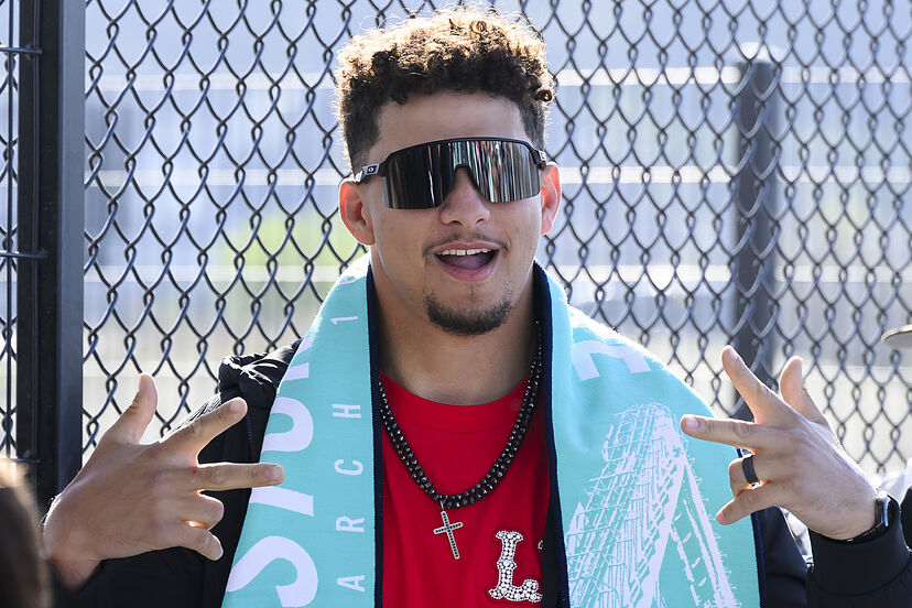 Patrick Mahomes says winning the Super Bowl more important than contracts